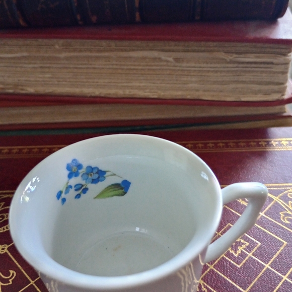 Floral Blue and White Tea Set - Picture 9 of 14